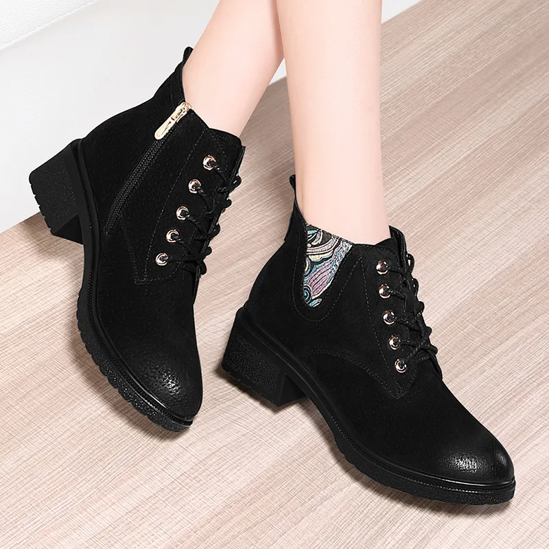 

2019 Autumn Fashion Worker Boot Women's round-Toe Square Heel Casual Leather Shoes Mixed Colors Short Boots Gucci Tianlun 9705