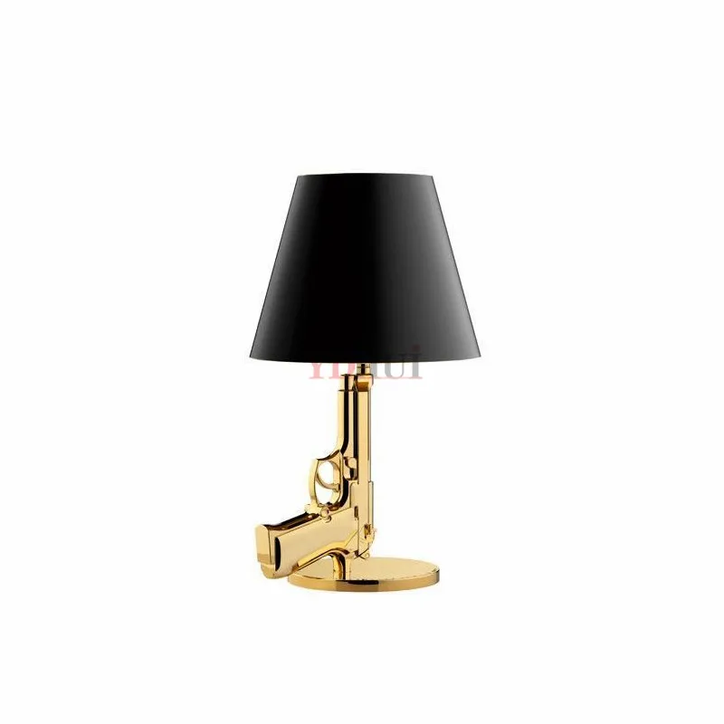 Европейская итальянская креативная Настольная лампа с тунцом современная простая длинная посадочная фара AK47 настольная лампа - Цвет корпуса: Trumpet gold