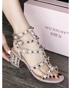 

[Worry Girl Upgraded Version] 2020 low heel patent leather nude mid-heel rivet thin belt thick heel high heel sandals women