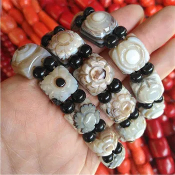 

Natural rough sky eye agate hand-carved hand-carved hand chain men and women couples of treasure jade agate hand-in-hand string