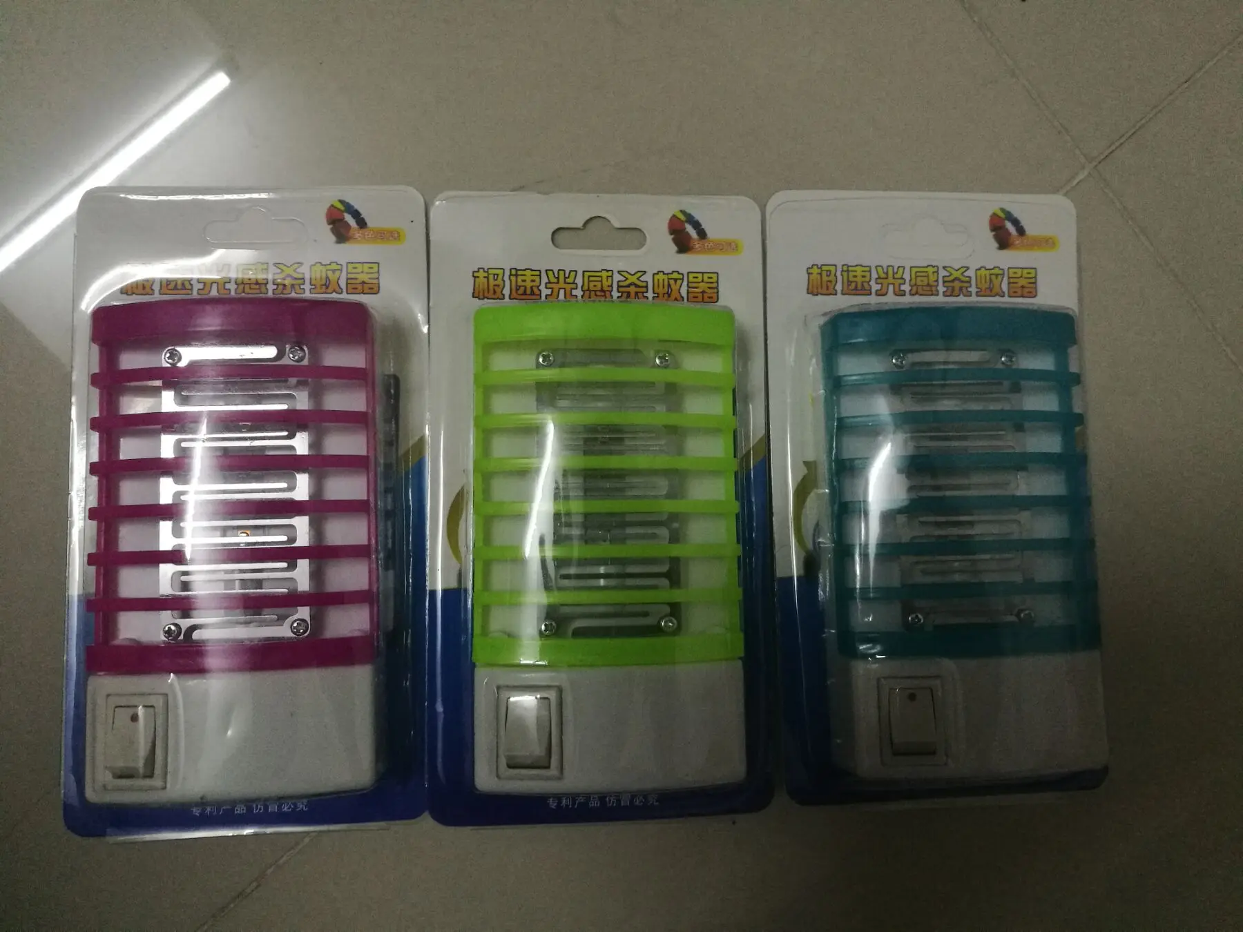 The mosquito light has three colors, which can both kill mosquitoes and illuminate, providing you with a comfortable sleeping en