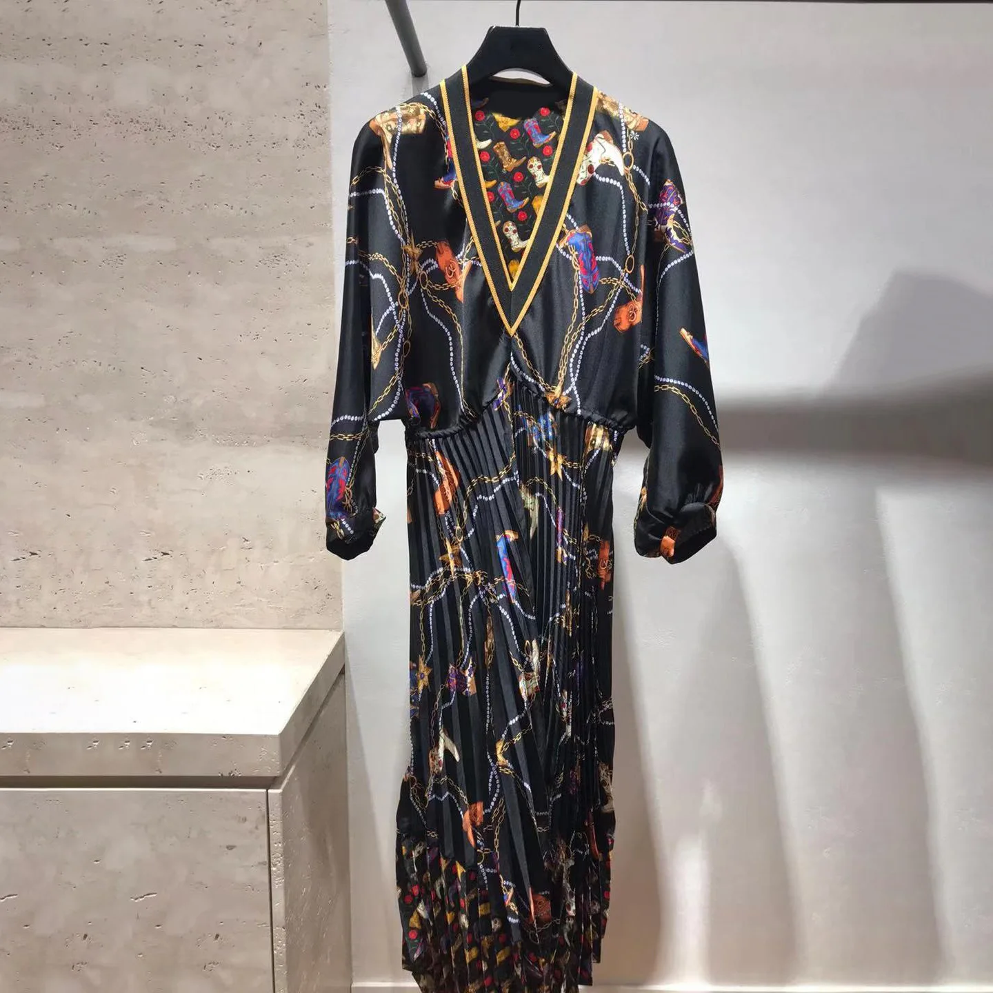 

Women Dress 2019 Autumn /Winter New V-neck Chain Print Waist Irregular Women's Midi Dress