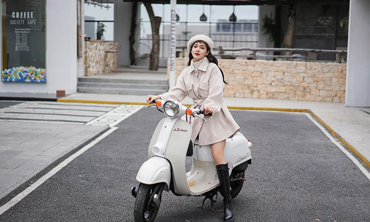 Фотосессия средней длины на осень-зиму стиль кружевное платье для маленьких девочек; талия на шнуровке облегающие черно-белого цвета с милым рисунком кота футболки-поло, шерстяная одежда для детей