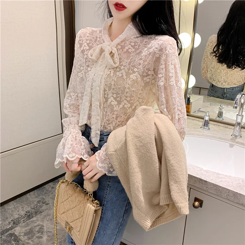 2019 Westerse Stijl Nieuwe Winter Kant Shirt Lange Mouw Perspectief Sexy Shirt Base Elegant Tops Fashion Dames Jurk 2019 Westerse Stijl Nieuwe Winter Kant Shirt Lange Mouw Perspectief Sexy Shirt Base Elegant Tops Fashion Dames Jurk