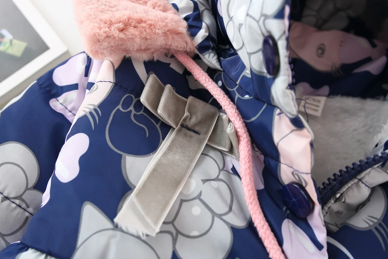 Новые продукты, хлопковая одежда с подкладкой для девочек Новинка года, стильное детское плотное приталенное хлопковое пальто в Корейском стиле с изображением кота