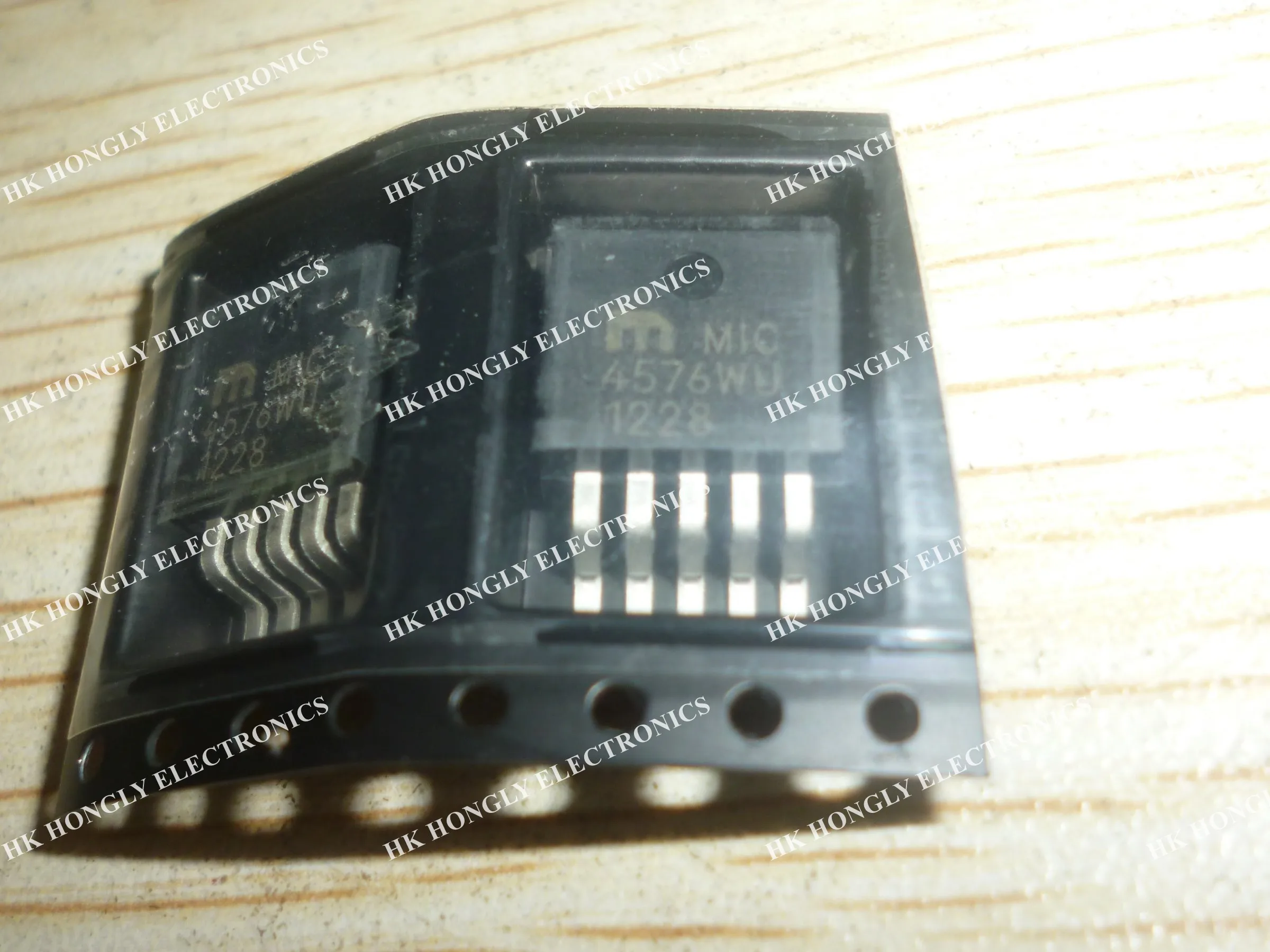 10 шт. MIC4575-5.0WU MIC4576WU-263