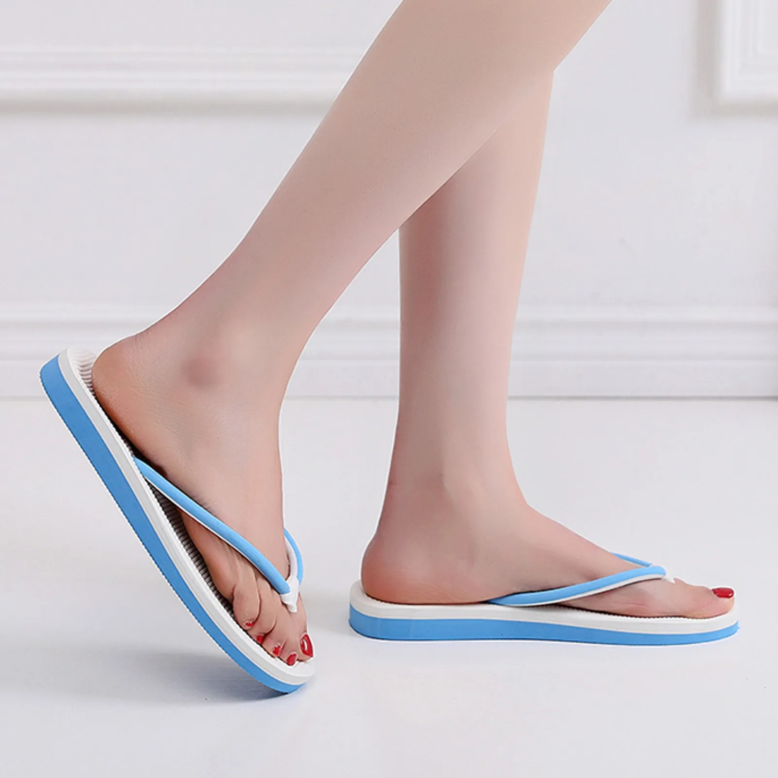 Women’s Open-Toe Summer Slippers – Fashionable Slip-On Beach Sandals, Breathable Flip-Flops for Casual and Bathroom Use Beach Footwear Flip-flops