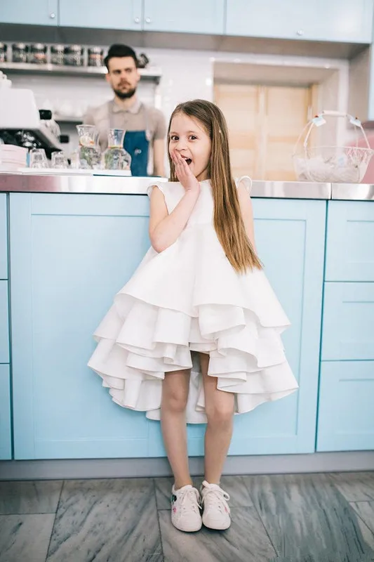 elegant-white-satin-short-hi-lo-flower-girl-dress-cute-appliqued-big-bow-princess-girl-birthday-party-gown-girl-formal-wedding-dresses (2)_副本