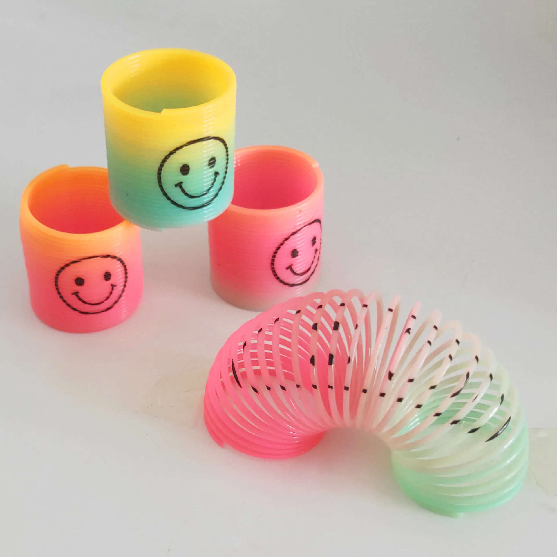 Ground Promotion Small Gift Smiley Spring Rainbow Ring Rainbow Tower Creative Children'S Educational Toy Gift 12 a Bag