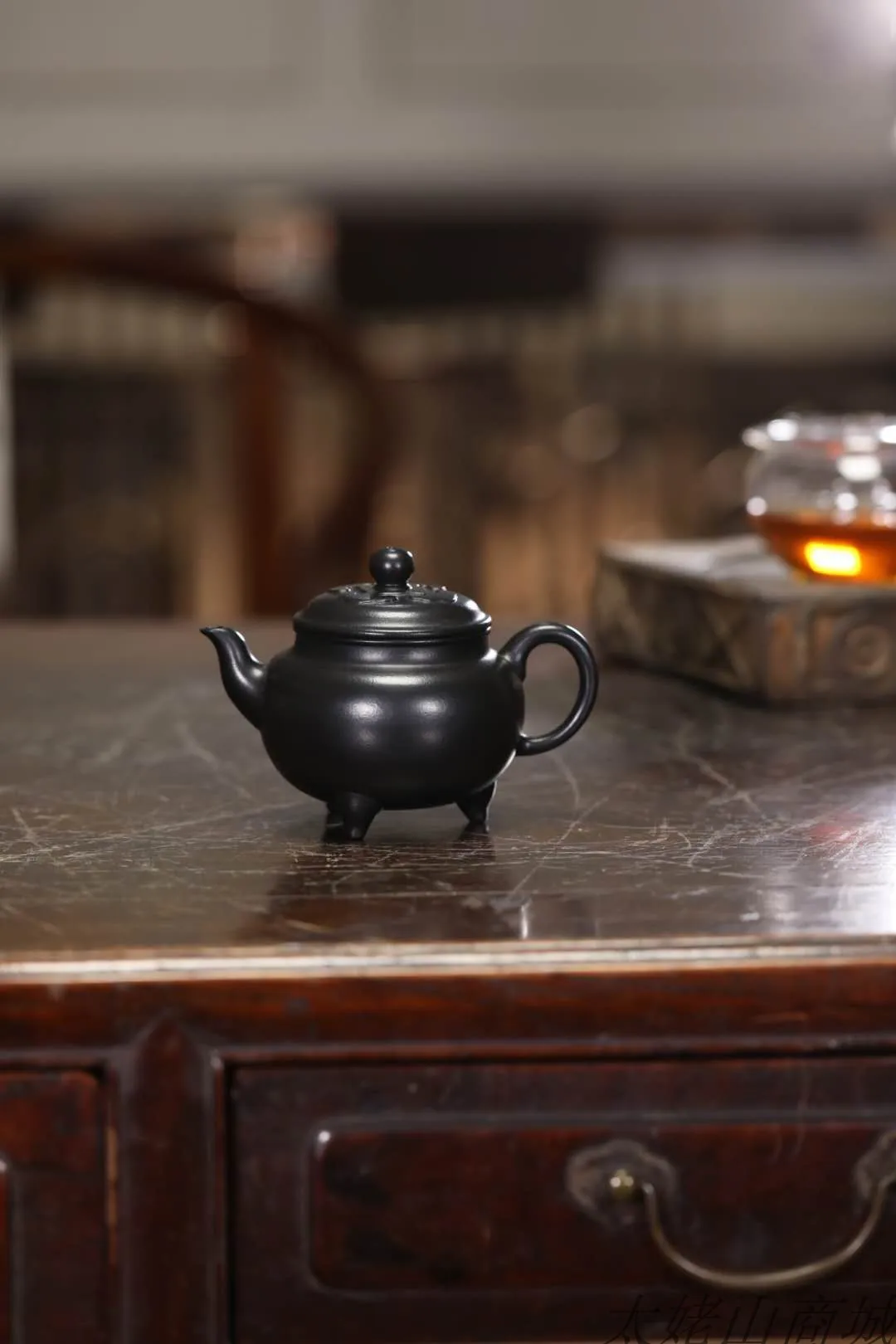 

clay teapot pure handmade famous Dabin Ruyi raw ore black vermilion mud medium quality 210ml Liu Chiyang purple clay