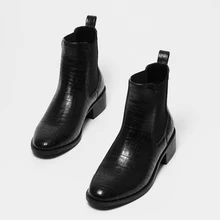Женские ботинки «Челси» с узором «крокодиловая кожа» на низком каблуке; черная матовая Осенняя обувь; ботильоны из искусственной кожи; черные ботинки с острым носком