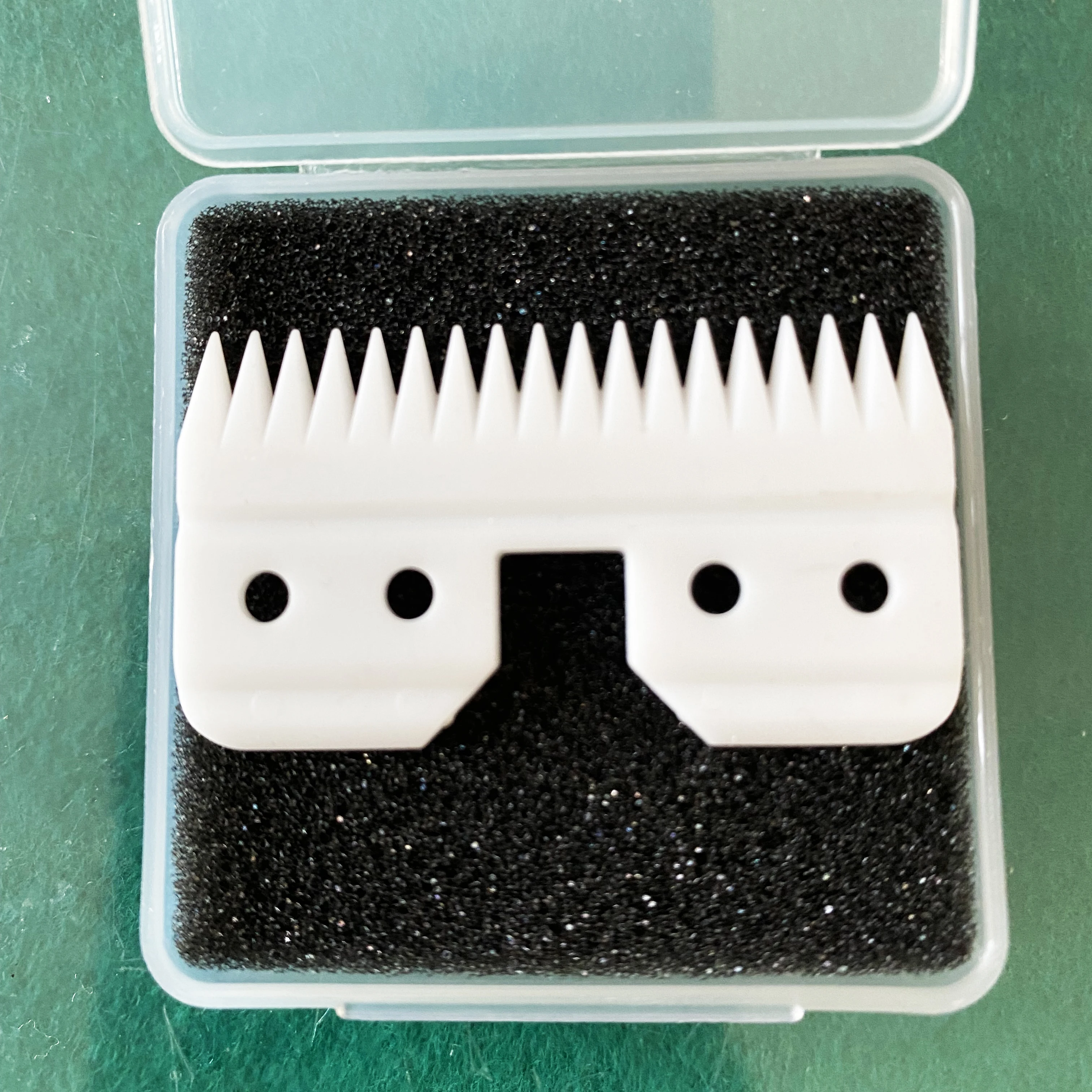 10pcs/lot 18 teeth ceramic cutter dog grooming blade with box package animal clipper razor blade