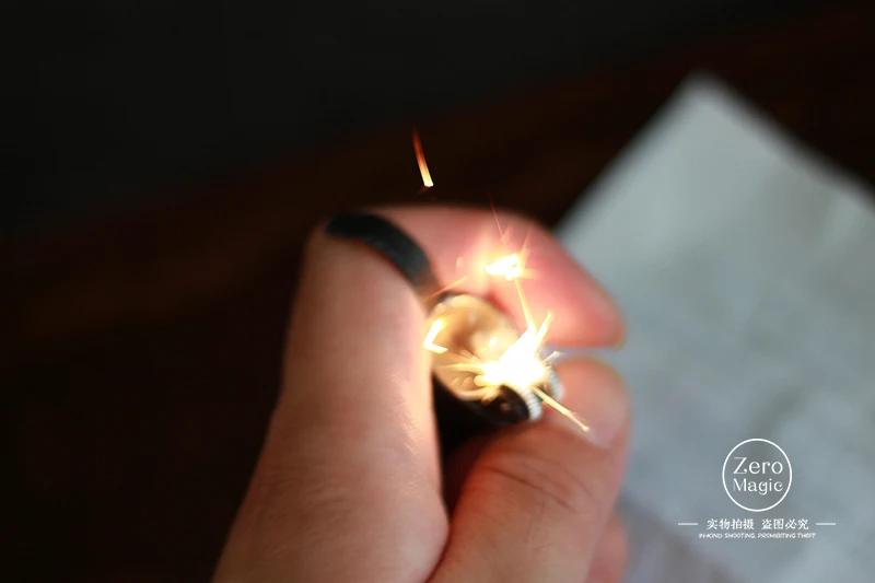 

Finger Flasher Magic Trick Metal Flash Flame Lighter Device (Small Artillery) Fire Magic Prop Magicians Professional Accessories