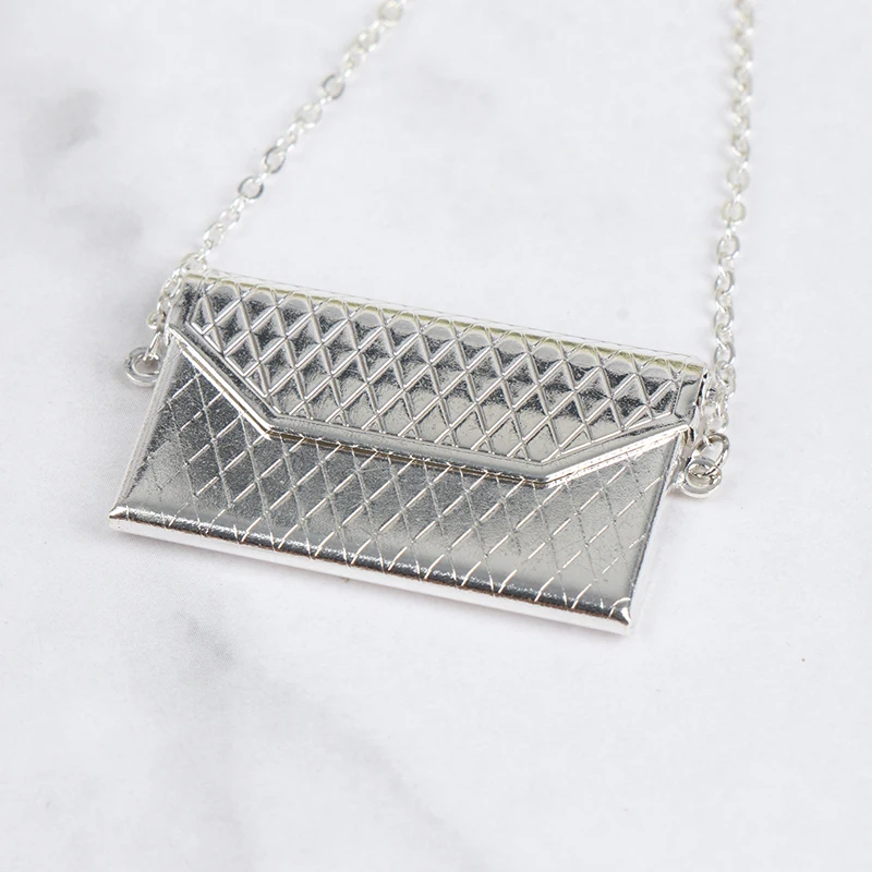 Metal chain pack Doll Bag Miniature Shopping Handbag for Clothes 1 Pc