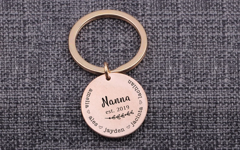 Keytag Семья любовь Nanna персонализированные имена гравировка круглый брелок Подвески Ювелирные изделия Для Ключей Брелоки-украшения на заказ