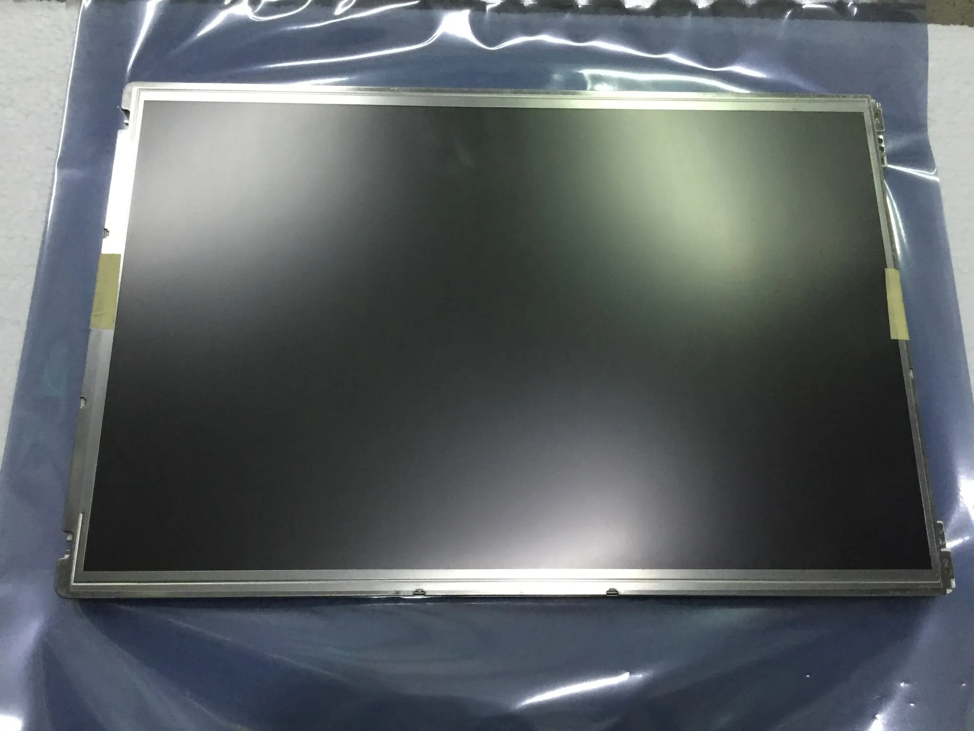 

Industrial display LCD screenOriginal 17-inch one machine LM171W02-TLB1