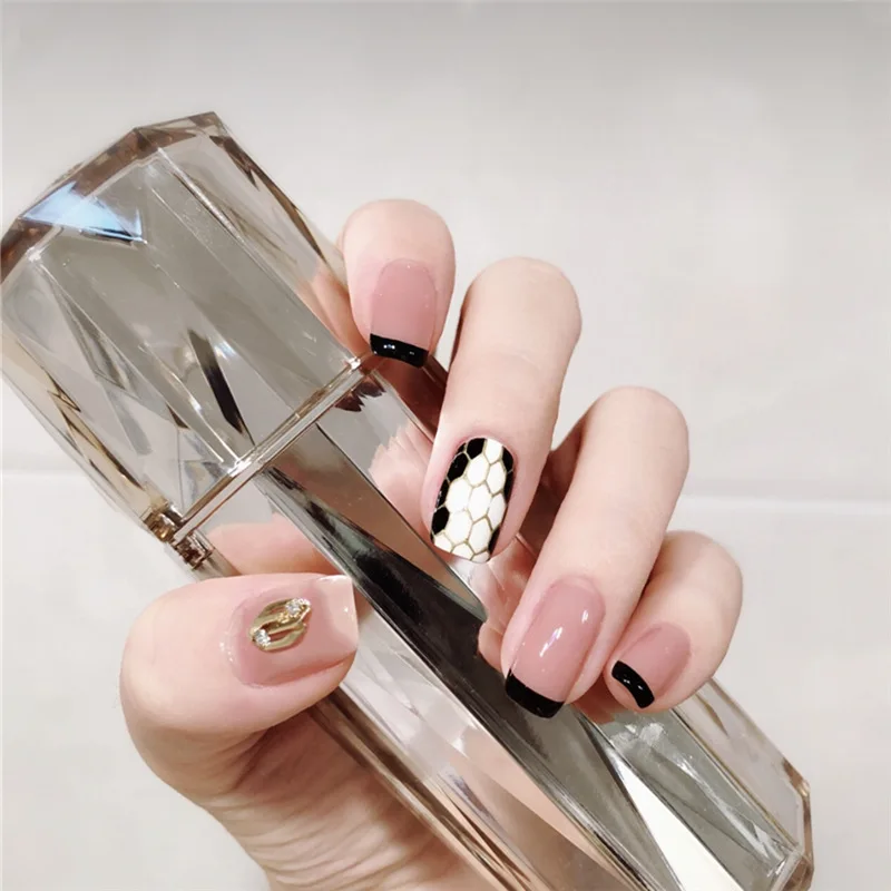 

24pcs/box Pink Nails Art Decorations Artificial Nails with Design Gold Decro False Nails with Glue Middle Size Fake Nail