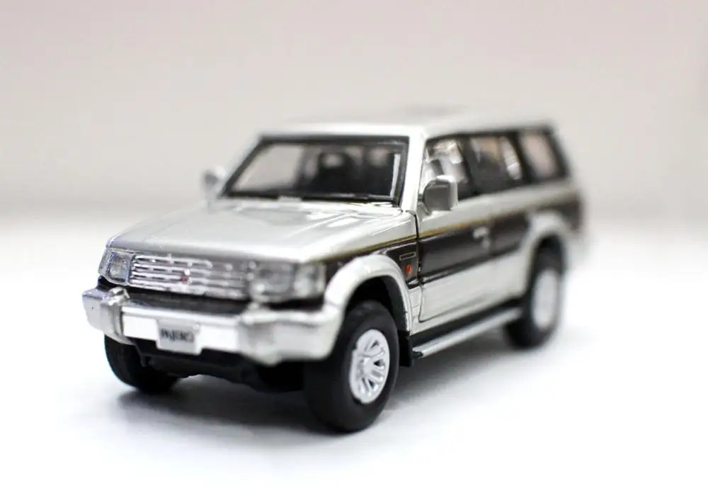 NEW DM 1/64 Scale Mitssubishi Pajero Super Exceed By DIECAST MASTERS car model for collection gift Brown