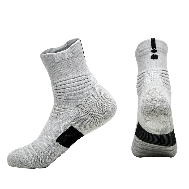 Nike Elite Versatility Mid Quarter Basketball Athletic Socks, White/Blk,  X-Large 