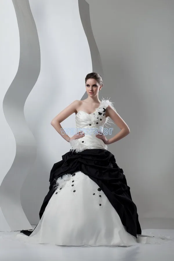 

free shipping 2015 new design hot sale custom flowers bridal gown one shoulder white and black beading feathers wedding dress