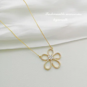 

Women Fashion Super Shiny Zircon Necklace South Korea Online Celebrity Elegant Versatile Flowers Pendant Simple Pendant Necklace