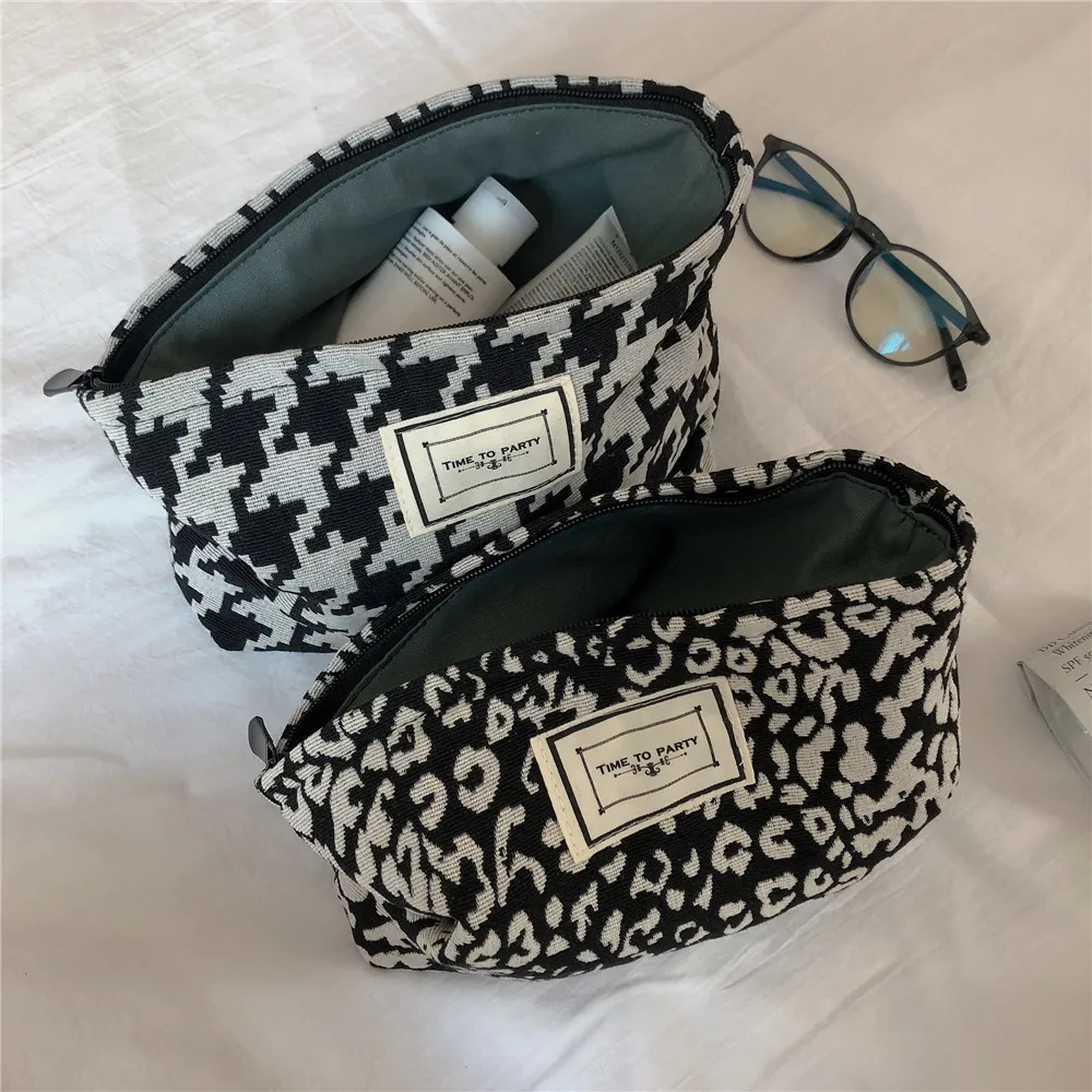 Black and White Women's Fashion Handbag Zipper Mobile Cosmetic Storage Bag Organizer Canvas Makeup Toiletry Clutch Mask Storage Black and White Women's Fashion Handbag Zipper Mobile Cosmetic Storage Bag Organizer Canvas Makeup Toiletry Clutch Mask Storage