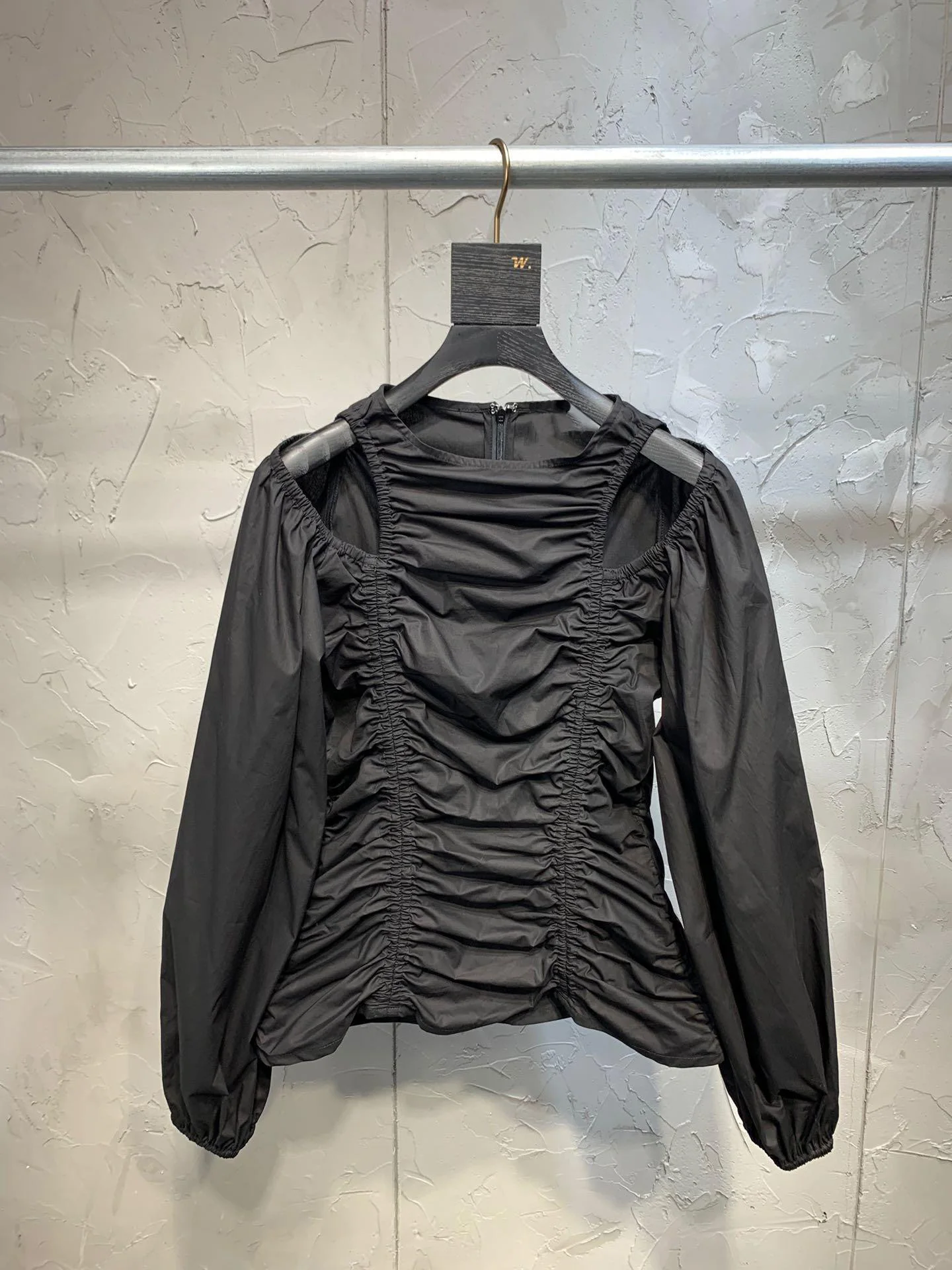 

2019 new ladies fashion long-sleeved sexy square collar off-shoulder pleated top 0904