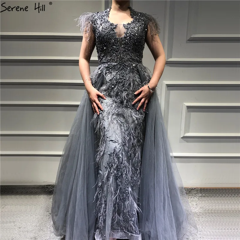 Serene Hill Dubai Grey Sleeveless Tulle Evening Dress Lastest Design 2021 Crystal Feathers Luxury Formal Party Gown CLA70020 | Свадьбы и