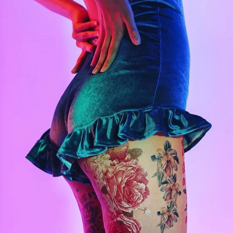 

Sexy 2020 spring and summer new European and American station night show with the same high waist micro pull shorts