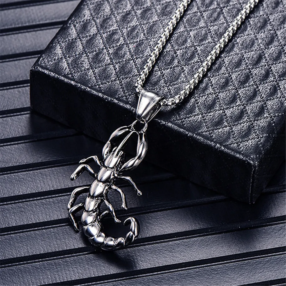 JewelryWe Bracciale da uomo a maglie incrociate, in acciaio inox