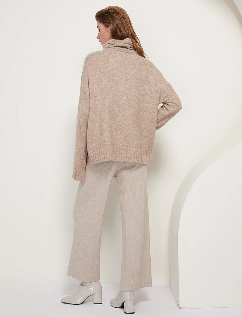 Stylish Knitted Turtleneck-4