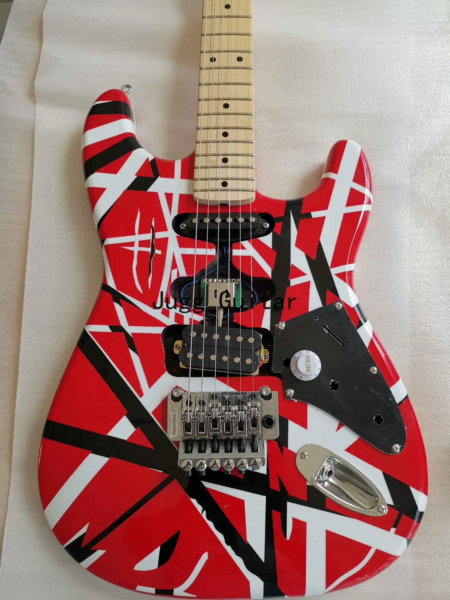 Eddie Edward Van Halen Franken Red ST Electric Guitar Black White Stripes Maple Neck Floyd Rose Tremolo &amp Wahmmy Bar | Спорт и