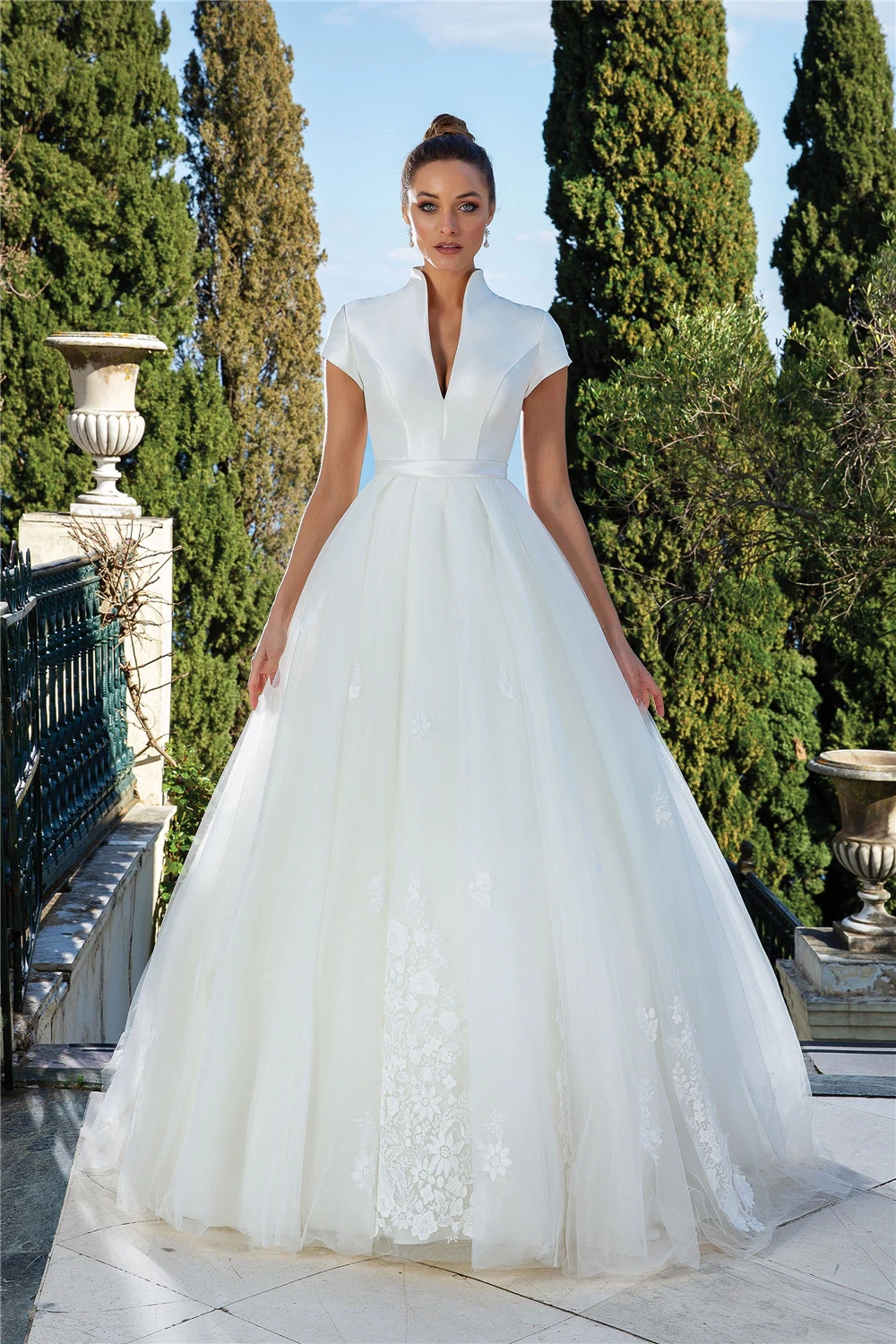 

Attractive Tulle And Satin Wedding Party Dresses Deep V-neck Detachable Skirt Appliques Cap Sleeves Natural Bridal Dresses 2020