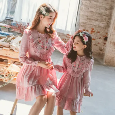 

Mother and Daughter Clothes 2020 Spring New Toddler Girl Cute Embroidery Princess Dress Family Look Big Girls Ruffle Dress 3-12Y