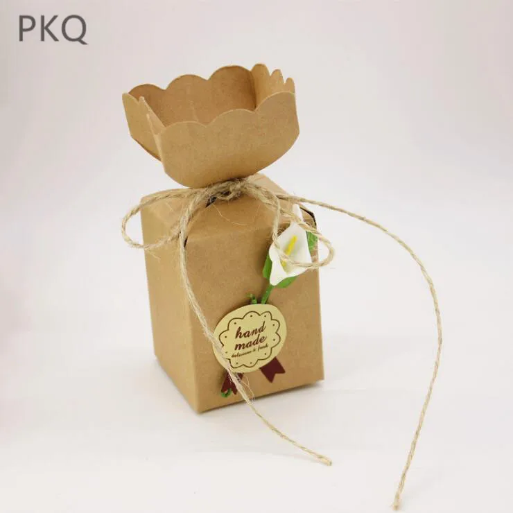 50pcs Kraft Paper Candy Boxes Small Vase Packing Box Gift Bag Food Snack Chocolate Container Party Box With Tag - Цвет: with white flower