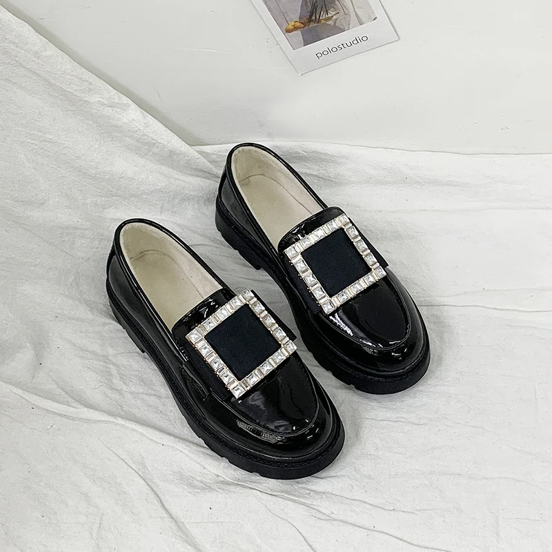 crystal black Модные мокасины из лакированной кожи с круглым носком; туфли на плоской подошве с металлической квадратной пряжкой, украшенные кристаллами; черные туфли без шнуровки; женские туфли на толстой мягкой подошве; повседневные лоферы - Цвет: crystal black