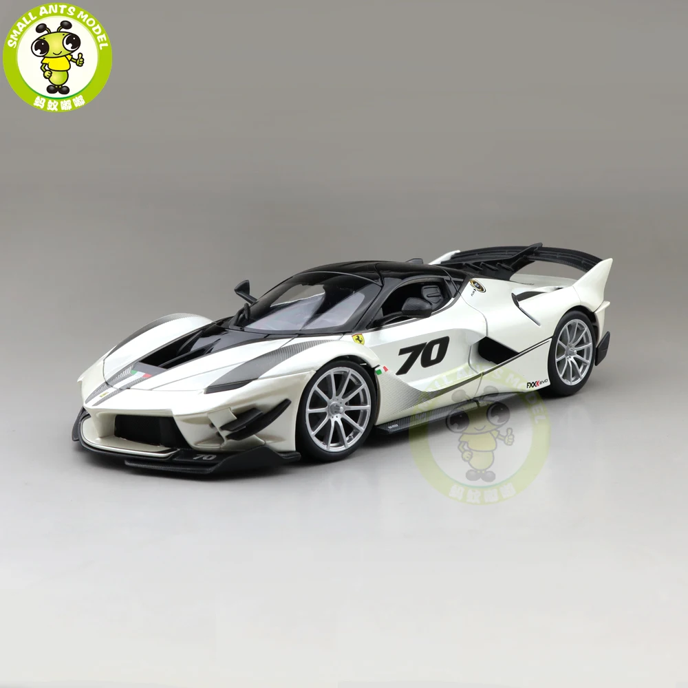 Ferrari FXXK Evo White 1:18 Scale Detailed Die-cast Metal Model Toy Car Bburago 