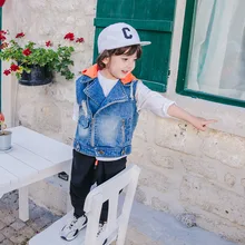 Детский джинсовый жилет с капюшоном; Новинка года; стильная повседневная рубашка на молнии; сезон весна-осень; детская куртка; детский жилет для мальчиков