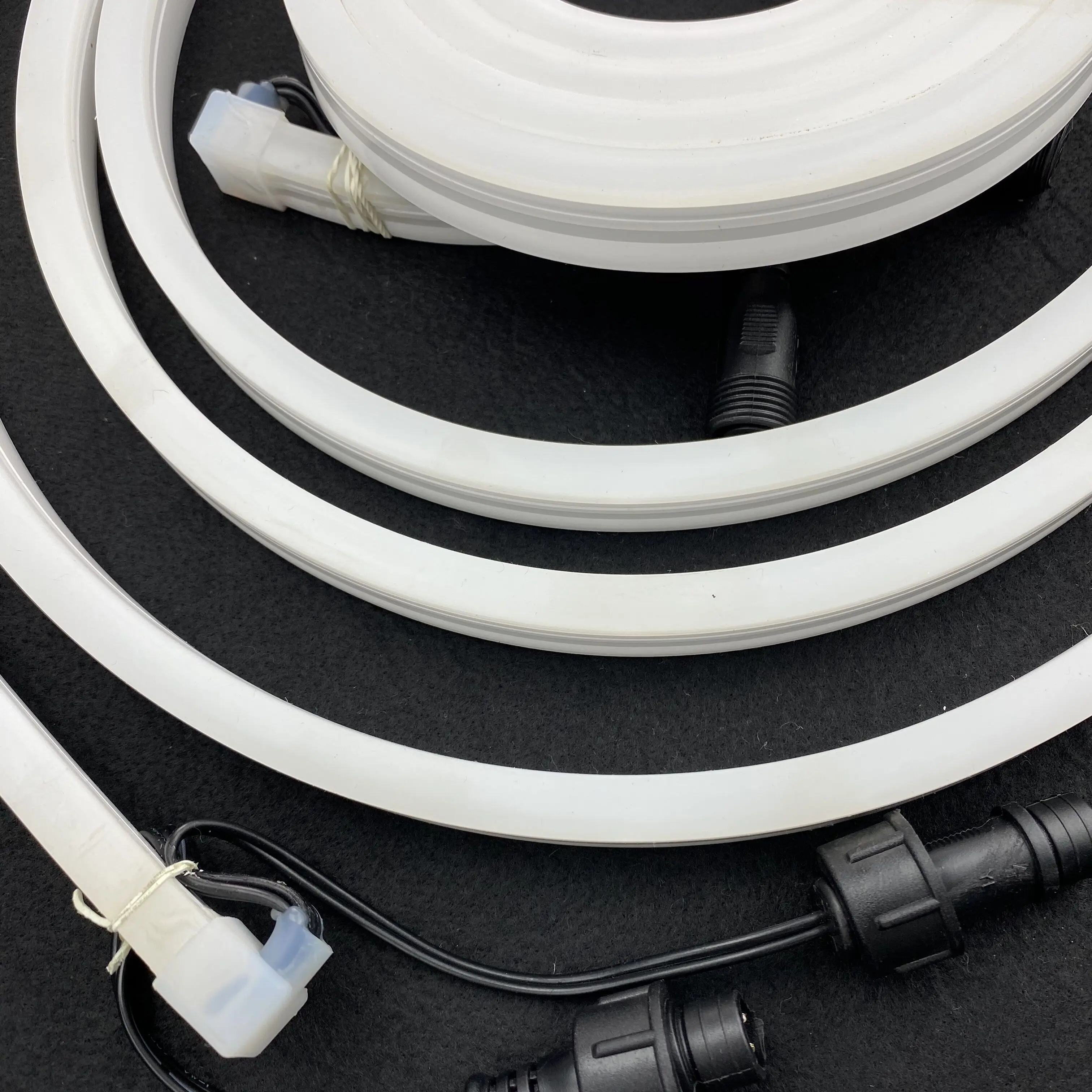 10 мм* 18 мм размер, 5 м DC12V WS2811 60 Светодиодный s/m(20 пикселей/м) светодиодный smart pixel neon strip; гибкий; IP67; с водонепроницаемым разъемом