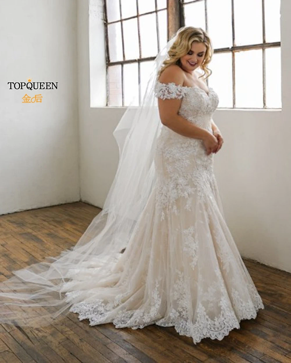 TOPQUEEN V30 1 Tier Cute Edge Bridal Wedding Veil for Bride Elegant Wedding Short with Comb Elbow Length Cathedral High Quality