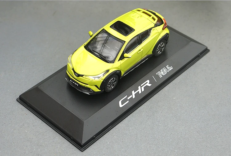 Alta qualidade original 1:43 toyota C-HR modelo