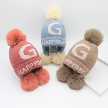 

Baby hats 2019 autumn and winter new English plush three ball earmuffs 2-5 years old baby plus velvet inner comfortable warm hat