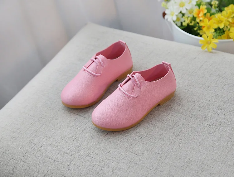 Классическая мягкая обувь для девочек; повседневная обувь из мягкой искусственной кожи на плоской подошве для маленьких детей; Детские кроссовки на шнуровке; универсальная обувь