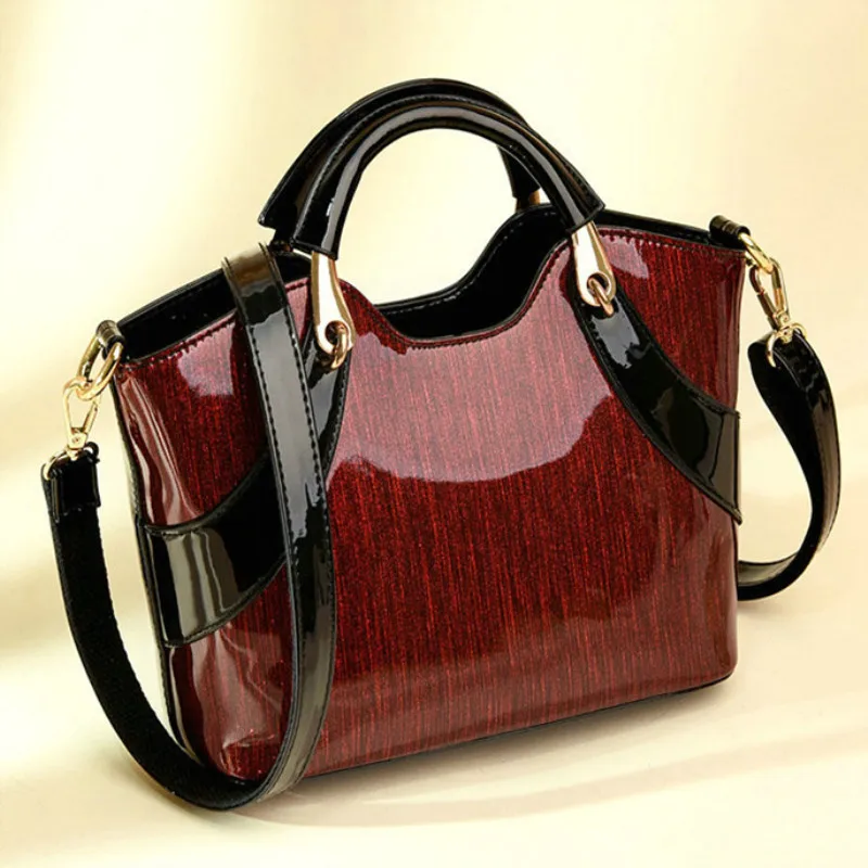 Женские сумки от известного модного бренда 2020 на плечо из лакированной кожи