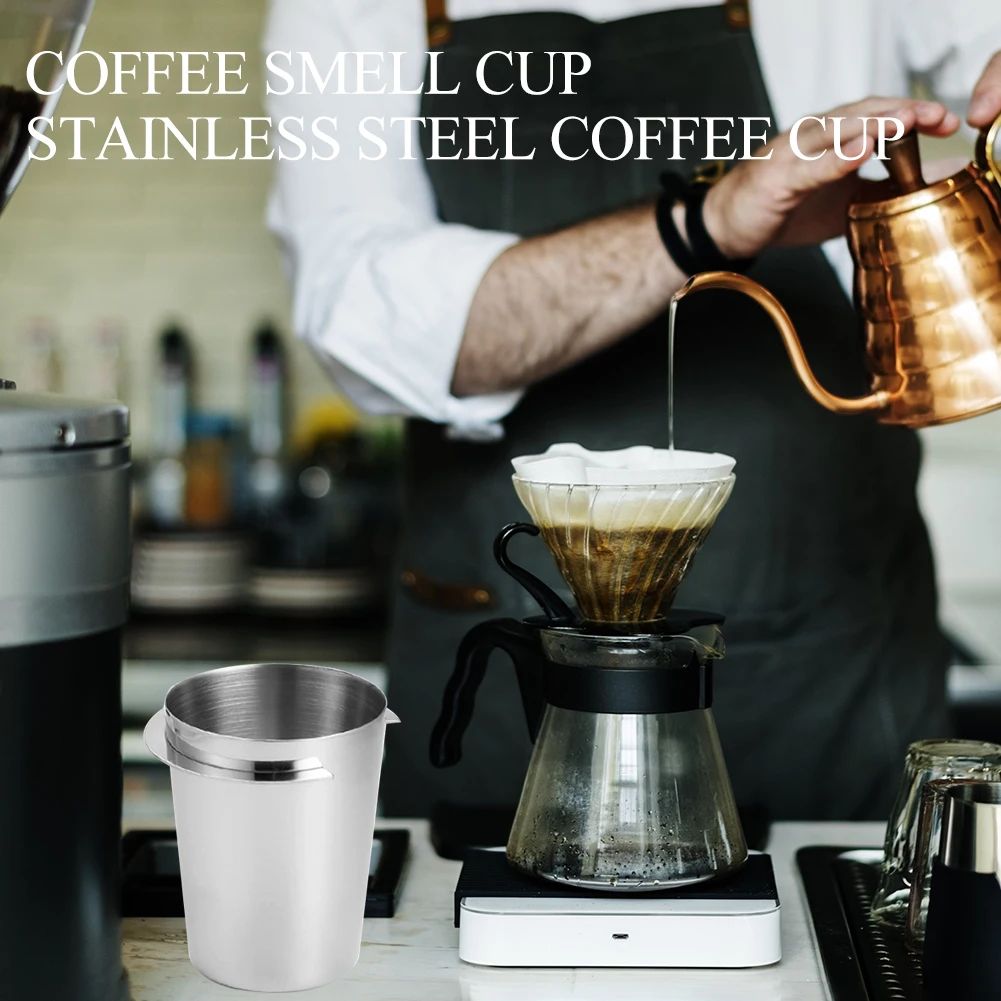 курсы бариста. бизнесмен с ноутбуком и кофе. план открытия кофейни. международный день кофе 17 апреля. типовой бизнес план кофейни.