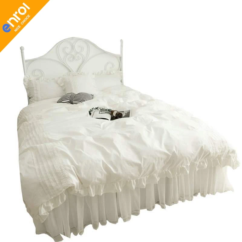 

A four-piece set of pure cotton white quilt set with lace bed skirt for girls' summer bedding