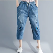 Лето Новая эластичная талия дикая тонкая художественная вышивка отверстие универсальные джинсы укороченные брюки женские большие размеры