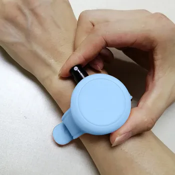 

2PCS adult children Wristband Hand Dispenser Wearable Hand Sanitizer Dispenser Pumps Disinfecta anime браслет браслеты аниме C5