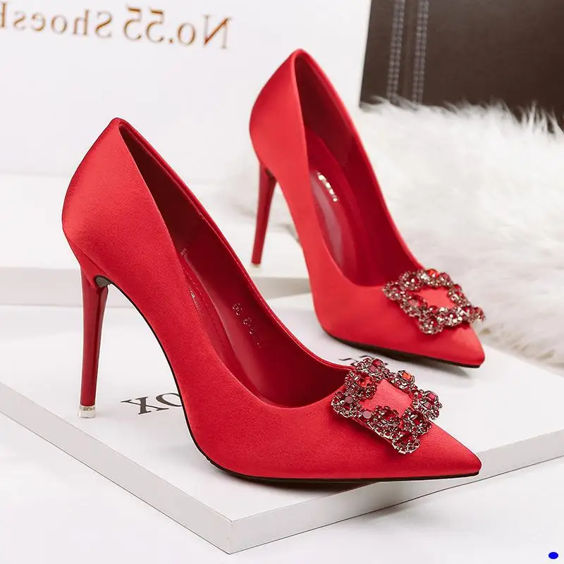 

2019 spring and autumn new satin square buckle rhinestone wedding shoes pointed high heels female fine with wild bride red shoes