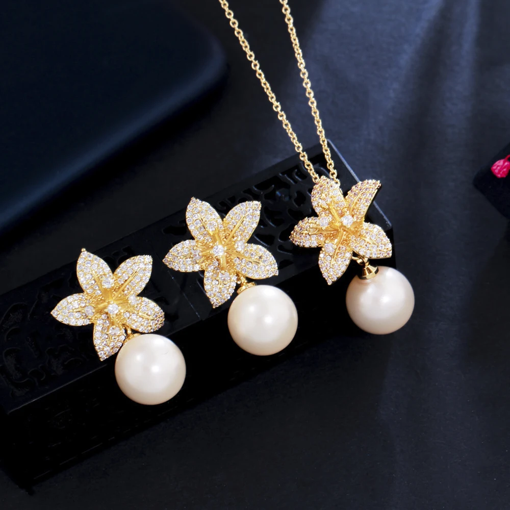 ThreeGraces Fashion Cubic Zirconia Unique Flower Simulated